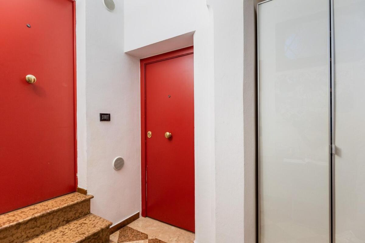 Monolocale Sui Tetti Di Bologna - Via Indipendenza Apartment Luaran gambar
