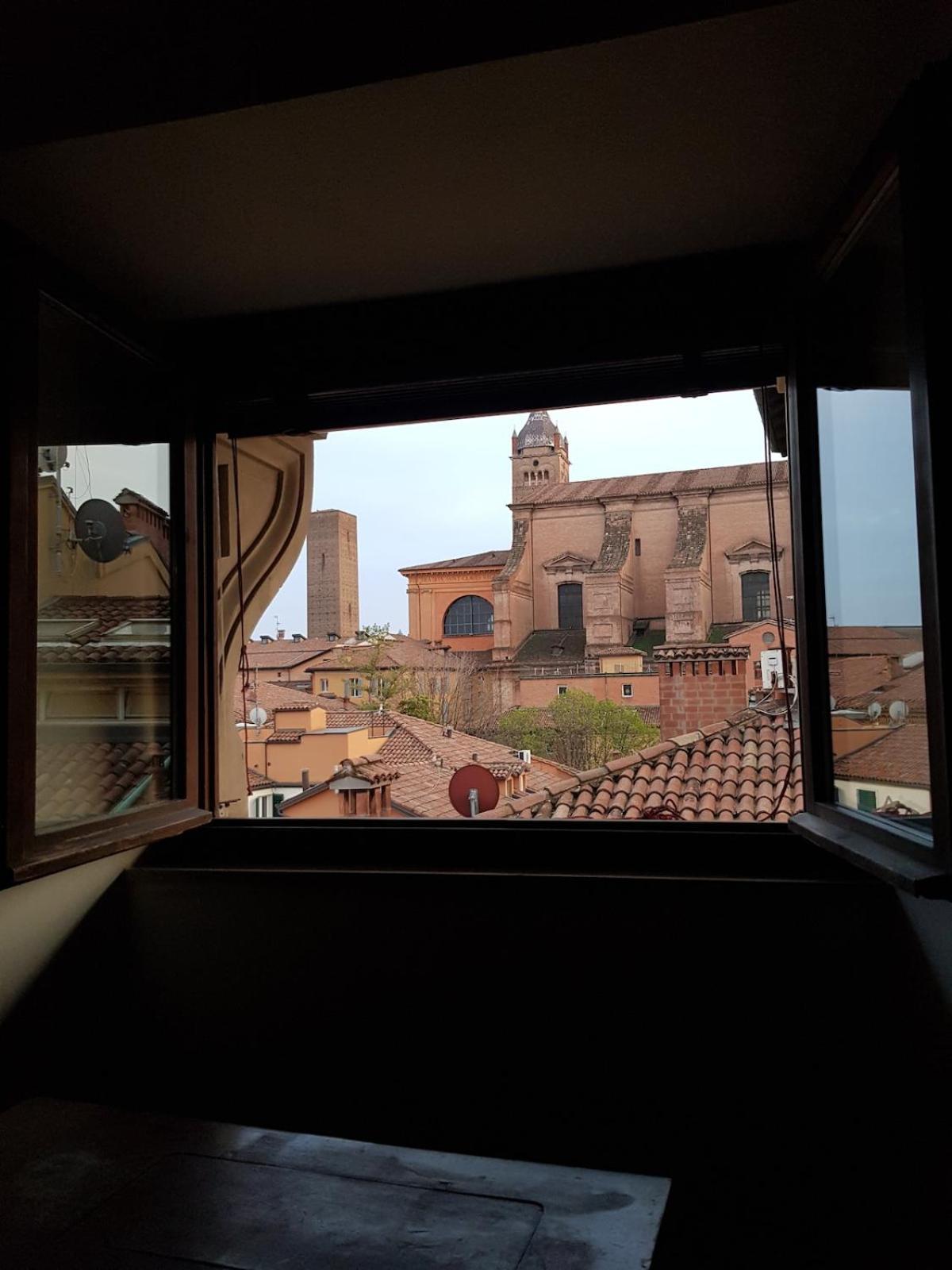 Monolocale Sui Tetti Di Bologna - Via Indipendenza Apartment Luaran gambar