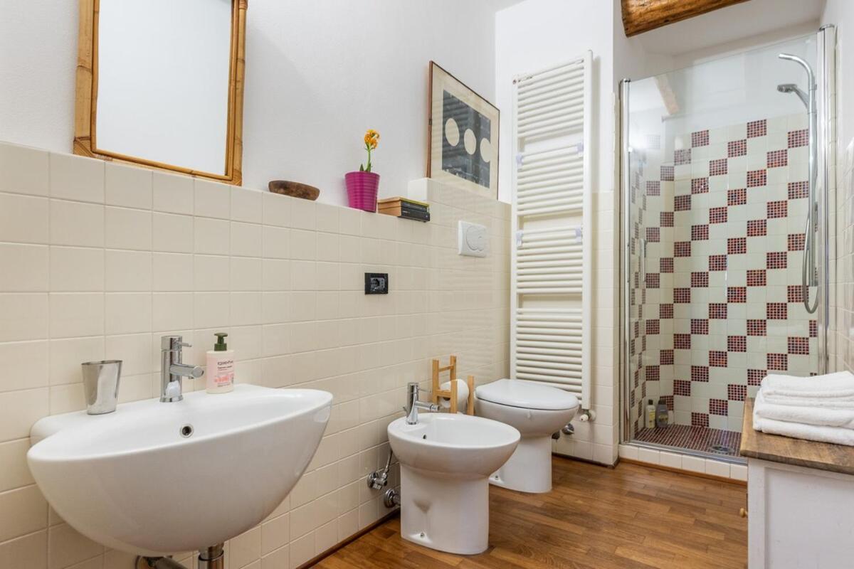 Monolocale Sui Tetti Di Bologna - Via Indipendenza Apartment Luaran gambar