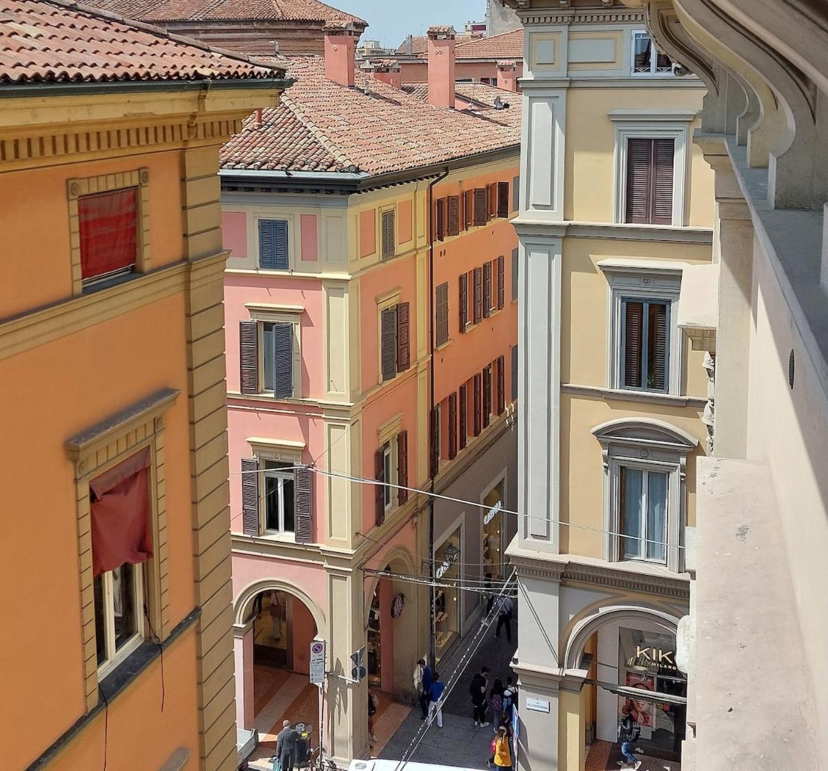 Monolocale Sui Tetti Di Bologna - Via Indipendenza Apartment Luaran gambar