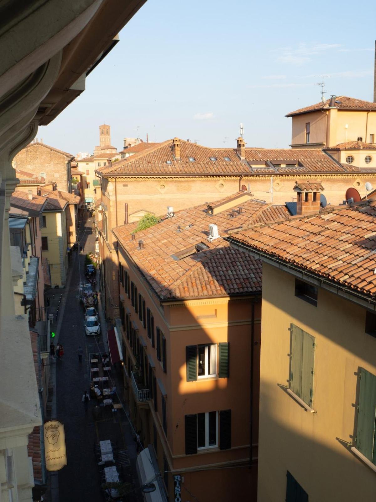 Monolocale Sui Tetti Di Bologna - Via Indipendenza Apartment Luaran gambar