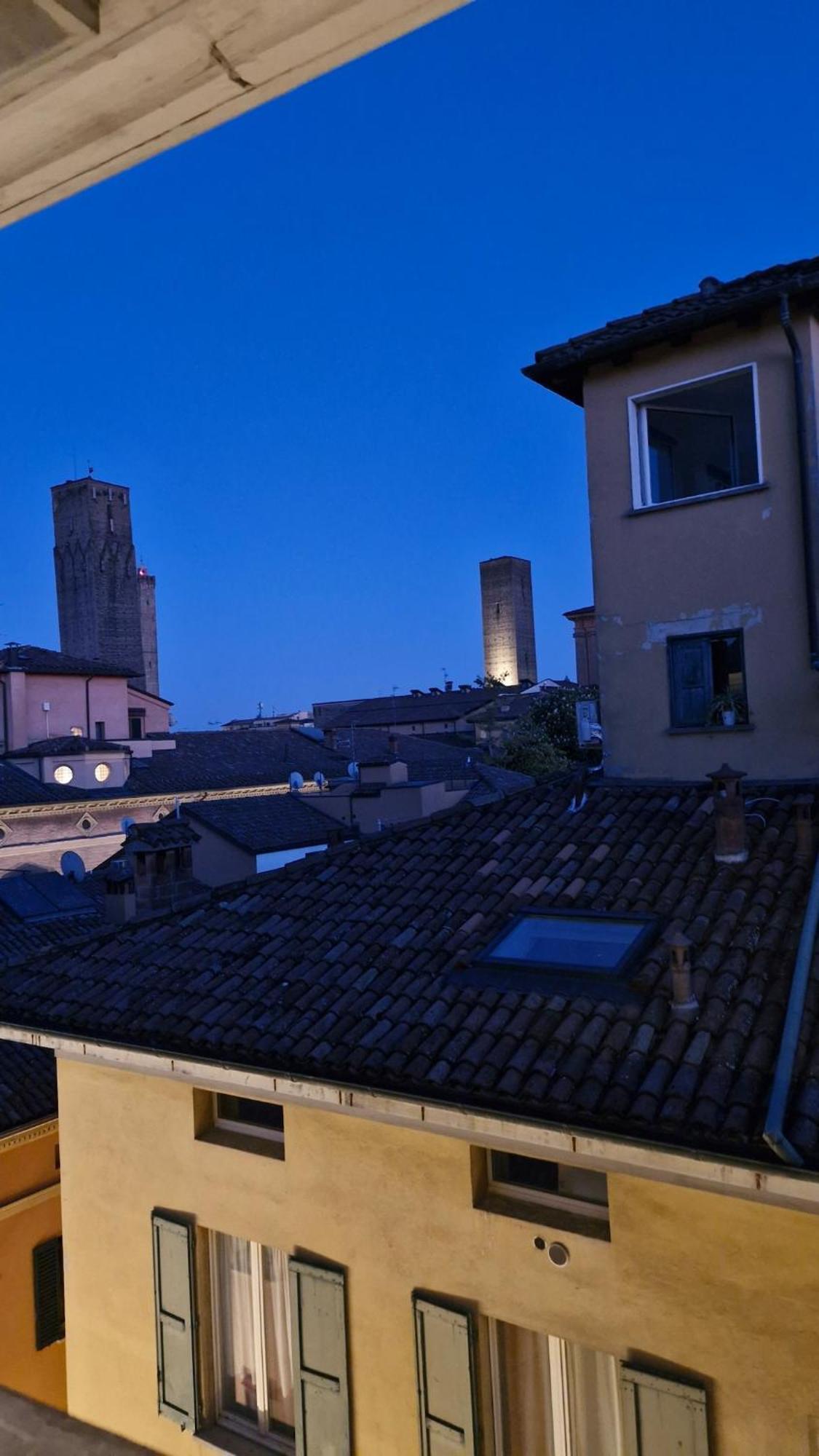 Monolocale Sui Tetti Di Bologna - Via Indipendenza Apartment Luaran gambar