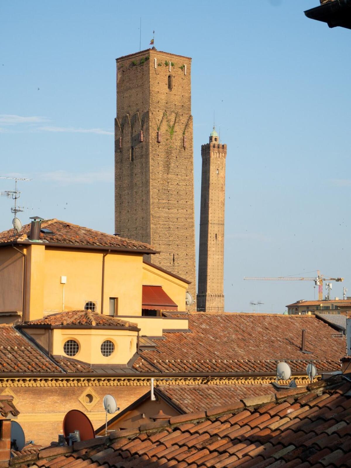 Monolocale Sui Tetti Di Bologna - Via Indipendenza Apartment Luaran gambar
