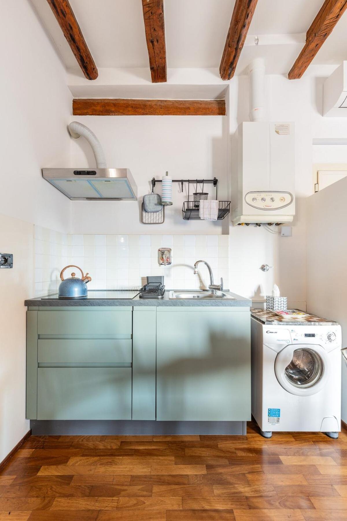 Monolocale Sui Tetti Di Bologna - Via Indipendenza Apartment Luaran gambar