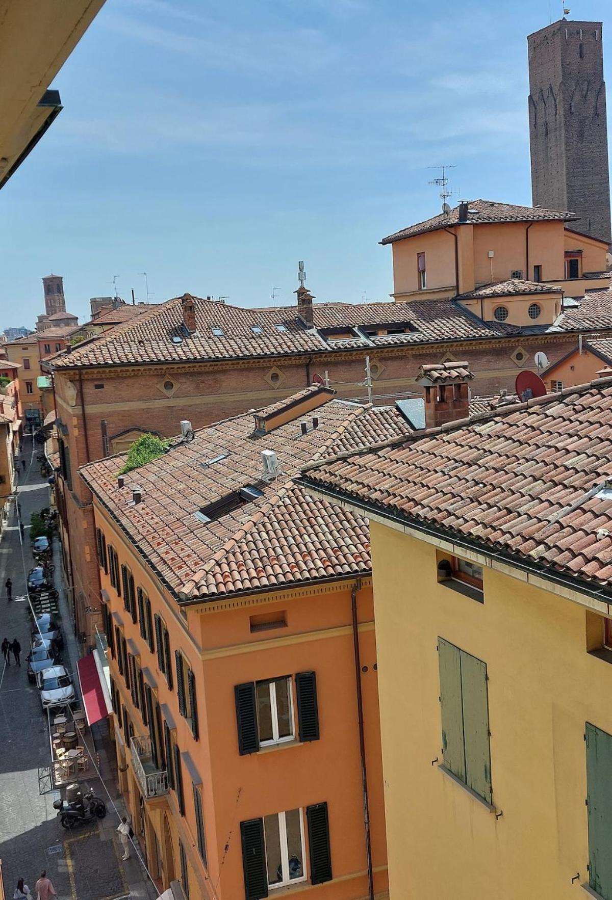 Monolocale Sui Tetti Di Bologna - Via Indipendenza Apartment Luaran gambar